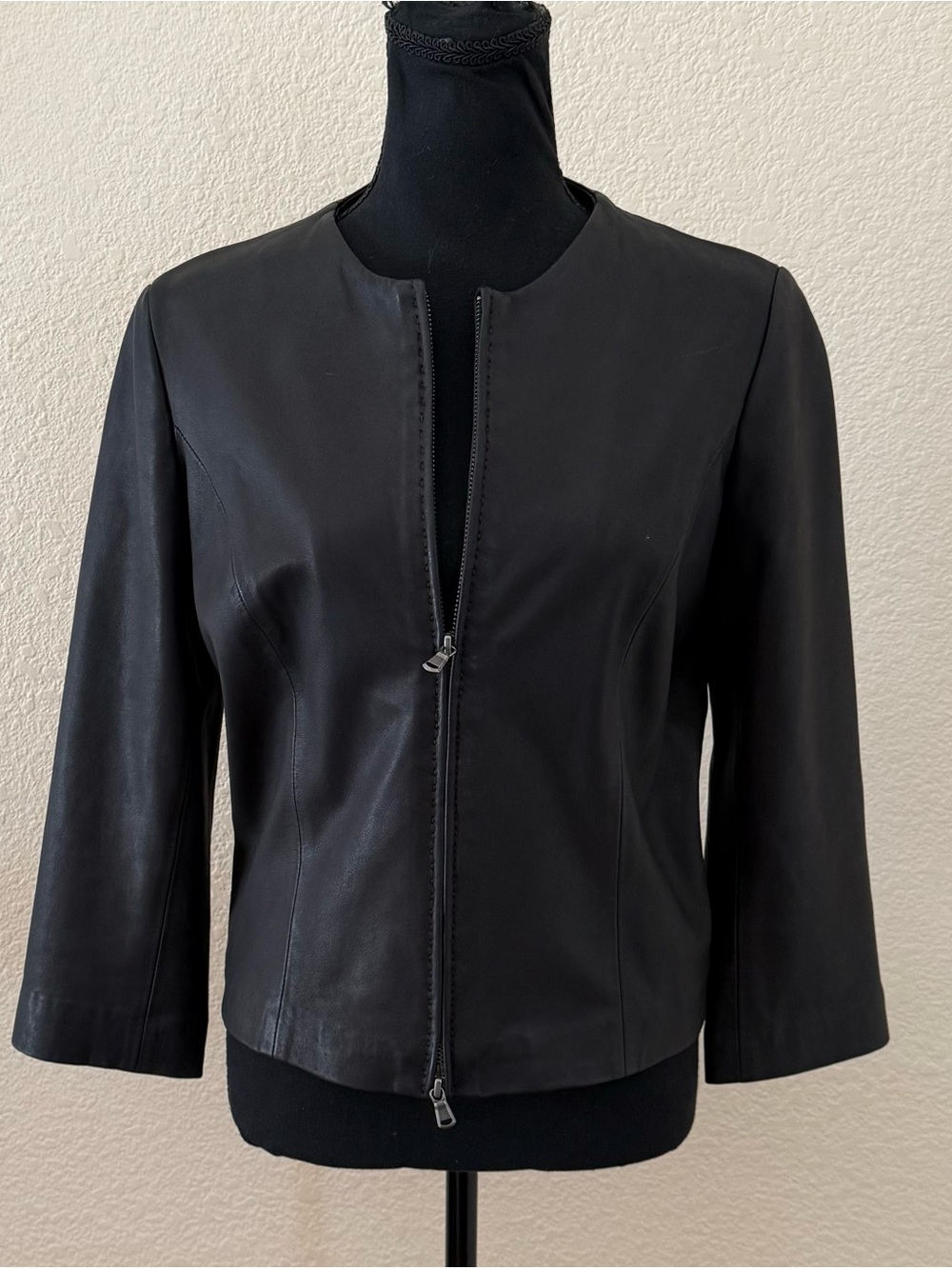 Jarbo Sharon Roth Black Leather Collarless Zip Jacket - Size 36 (Fits 4/6)